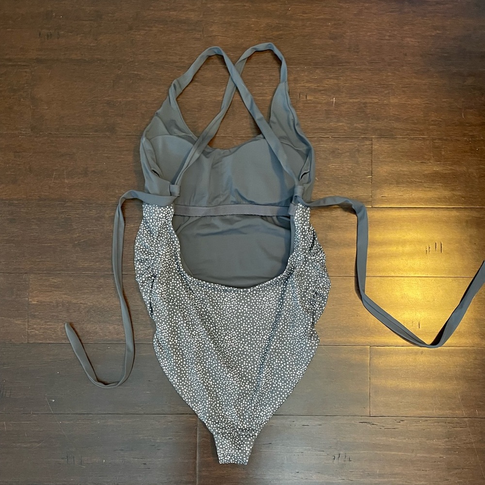 Senita Athletics Charcoal Top with Speckled Black & White One-Piece - Picture 4 of 5
